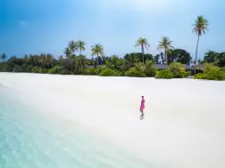 Jawakara Islands Maldives - Beach Walk